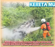  ?? — Gambar ihsan Bomba ?? PADAM: Anggota bomba memadam kebakaran kereta dalam insiden di Jalan Mukah-Balingian pagi semalam.