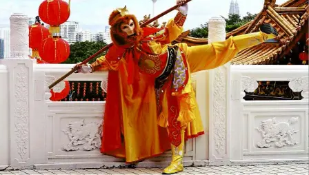  ??  ?? enter the Monkey King: yap ushering in the year of the Fire Monkey at the Thean Hou Temple in Kuala Lumpur.
