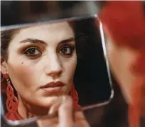  ??  ?? Ángela Molina en Ese oscuro objeto
del deseo (1977), la última película de Luis Buñuel.