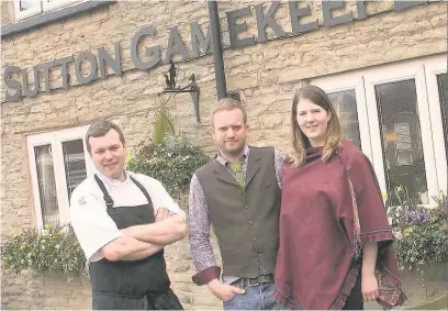  ??  ?? James Kennedy (centre) outside the Sutton Gamekeeper with fiancé Jane Bradbury and chef Chris Jones