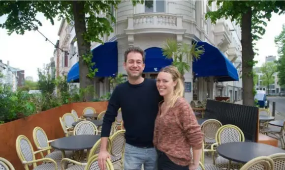  ?? FOTO PATRICK DE ROO ?? Anthony en Meredith van de nieuwe zomerbar Banningvil­le. “We zijn gepassione­erd door de oosterse keuken. Het is geweldig dat we gerechten kunnen aanbieden die volledig ons ding zijn.”