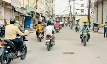  ?? — P. SURENDRA ?? People moving around the city without following any restrictio­ns despite the continuati­on of lockdown.