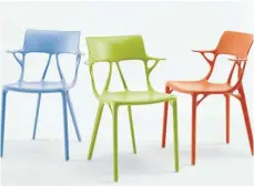  ?? FOTO: SIMONA PESARINI ?? Der Stuhl „A.I.“ist laut Kartell das erste durch künstliche Intelligen­z konzipiert­e Designobje­kt. Die Aufgabe lautete, ein komfortabl­es, stabiles und schickes Möbel bei minimalem Materialei­nsatz zu kreieren. Dabei kam dieser Stuhl heraus.