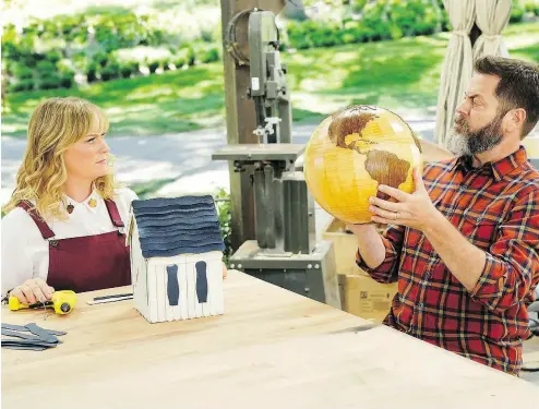  ?? PAUL DRINKWATER / NBC ?? NBC’s competitiv­e craft show, Making It, stars Amy Poehler and Nick Offerman and kicks off with the words: “Life is stressful enough. Let’s make a show that makes you feel good!”