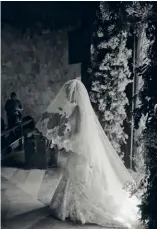  ??  ?? THE BRIDE JEWELLE YEUNG IN ISRAELI DESIGNER INBAL DROR