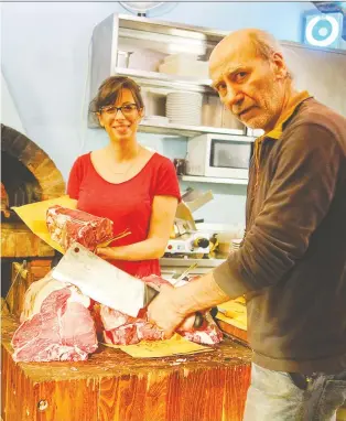  ?? RICK STEVES/RICK STEVES' EUROPE ?? When it comes to fresh, delicious steaks in Montepulci­ano, Italy, leave it to cleaver — a.k.a. Giulio, who knows just what to serve hungry travellers.