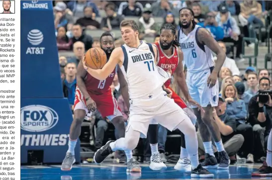  ??  ?? DUELO TEXANO. Luka Doncic trata de zafarse de la vigilancia de Nene Hilario, con James Harden y DeAndre Jordan mirándole al fondo.