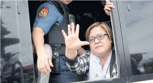  ?? AFP ?? Philippine senator Leila De Lima, a former human rights commission­er who is one of Mr Duterte’s most vocal opponents, waves to her supporters after appearing at a court in Muntinlupa City, suburban Manila, yesterday.