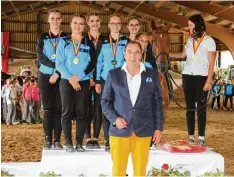  ?? Foto: Hildegard Steiner ?? Bei den Schwäbisch­en Meistersch­aften der Voltigiere­r zeigten zahlreiche Teilnehmer ihr Können auf dem Pferd.