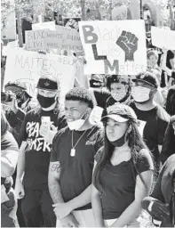  ?? AMY DAVIS/BALTIMORE SUN ?? Baltimore clergy and several hundred activists marched in a “Faith in the Streets” demonstrat­ion from the Baltimore Convention Center to War Memorial Plaza on Sunday.