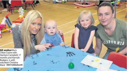  ?? 040517whit­lawburn04 ?? All smilesMum Chloe Coyne with Harrison Campbell, 17 months and Hannah Rodgers, 3, with volunteer Christine Ward