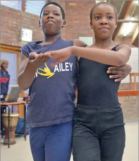  ?? PICTURES: JASON BOUD ?? Oranjekloo­f Moravian Primary pupils Siseko Nohtyolo (Grade 7) and Thobeka Shumi (Grade 5) show off their talent.