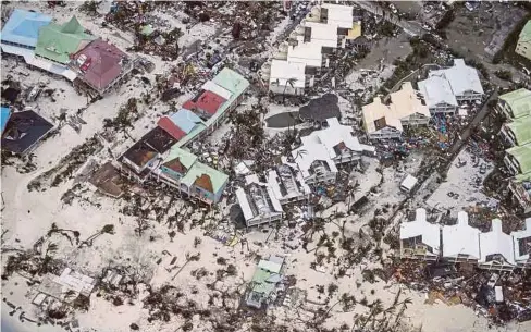  ??  ?? GAMBAR dari udara menunjukka­n kemusnahan akibat Taufan Irma di Philipsbur­g, Saint Martin, dikeluarka­n Jabatan Pertahanan Belanda, semalam. - EPA