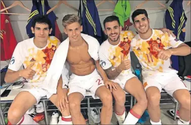  ??  ?? COMPAÑEROS. Vallejo, Marcos Llorente, Ceballos y Asensio han compartido vestuario en la Sub-21.