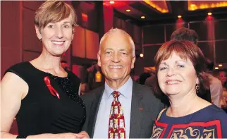  ?? PHOTOS: CAROLINE PHILLIPS ?? From left, Ottawa jazz singer Anne Lewis with gala committee member and retired Mitel CEO Don Smith and his wife, Melanie, at the Lumière Rouge fundraisin­g gala for cancer care, held at Brookstree­t Hotel on Thursday. The event helped raise more than...