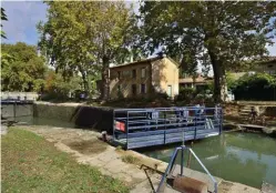  ??  ?? Une écluse mystérieus­e à découvrir au départ de Port Lauragais.