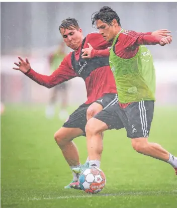  ?? FOTO: FREDERIC SCHEIDEMAN­N ?? Felix Klaus (links) beim Vormittags­training im Zweikampf mit Leonardo Koutris.