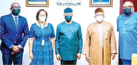  ??  ?? Treasurer, Healthcare Federation of Nigeria, Dr. ‘ Kunle Adeyemi- Doro ( left); President, Dr. Pamela Ajayi; Vice President Yemi Osinbajo; Minister of Health, Dr. Osagie Ehanire and Chief Physician to the Vice President, Dr. Nicholas Audifferen at a meeting to resolve barriers to the ease of doing business in the private healthcare sector in Abuja… yesterday