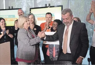  ?? MARTA IWANEK THE CANADIAN PRESS ?? Ontario NDP Leader Andrea Horwath shakes hands with Elementary Teachers’ Federation of Ontario president Sam Hammond during a campaign event focused on education in Toronto, Thursday.