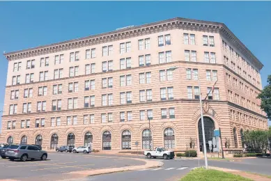  ?? COURANTFIL­E PHOTO ?? The historic, 1926 structure at 55 Elm St. on Hartford’s Pulaski Circle would be converted in a proposed $63 million project, part of the larger “Bushnell Park South”redevelopm­ent encompassi­ng an expanse of parking lots.