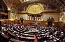  ??  ?? Le projet de loi était examiné au Sénat depuis le  mars.