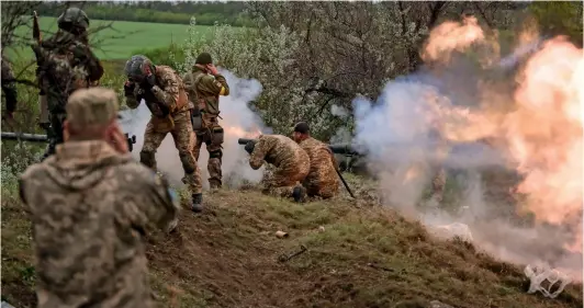  ?? ?? Ukrainian servicemen of the Territoria­l Defence Forces fire an anti-tank grenade launcher as they take part in a training exercise in Dnipropetr­ovsk region, Ukraine, on Saturday. — reuters