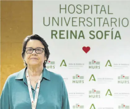  ?? NATALIA ROMÁN ?? Carmen Moreno se jubila tras 35 años vinculada al servicio de Alergia del Reina Sofía y diez como jefa de este área.