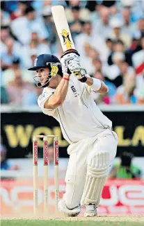  ??  ?? Flashback: Kevin Pietersen set the Oval crowd alight in 2005