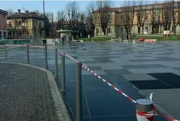  ??  ?? Lo stop La piazza è stata chiusa per tutta la mattinata, riaperta nel pomeriggio