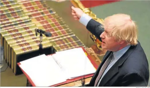  ?? JESSICA TAYLOR / EFE ?? Boris Johnson, primer ministro británico, interviene ayer en una sesión de la Cámara de los Comunes.