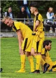  ?? Foto: Oliver Reiser ?? Die Kicker des FC Lauingen müssen sich schnell wieder aufrichten, schon am heu tigen Dienstag treten sie in der Bezirks liga Relegation an.