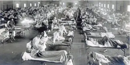  ?? US NATIONAL GUARD BUREAU ?? Soldiers in quarantine while recovering from the Spanish flu at Camp Funston, Kan., in 1918.