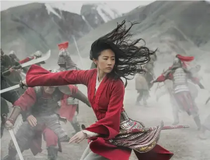  ?? FOTO: JASIN BOLAND ?? Yifei Liu i Mulan vars biopremiär flyttats fram gång på gång på grund av pandemin, ända tills Disney bestämde sig
■ för att låta den gå upp direkt på sin strömnings­tjänst.