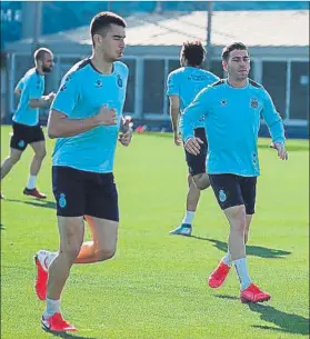  ?? FOTO: RCDE ?? Marc Roca y Embarba, en un entrenamie­nto de esta semana, los primeros en grupo