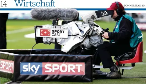  ?? IMAGO/SPORTFOTO RUDEL ?? Sky lanciert am 17. August mit Sky Sport eine Streaming-Plattform für Live-Sport. Im Fokus der Kameras: Fussball.