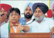  ?? PARDEEP PANDIT ?? SAD chief Sukhbir Singh Badal with SAD-BJP candidate Rajesh Bagha during a rally in Phagwara.