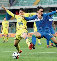  ??  ?? Mercato Musa Barrow resta sotto la lente del ds Tony D’Amico, così come Mariusz Stepinski: l’attaccante del Chievo vuole la serie A ma la richiesta è ancora alta