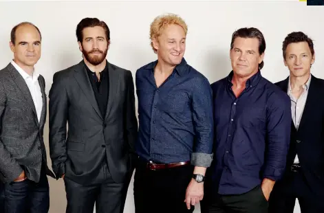  ??  ?? Everest cast members Michael Kelly, Jake Gyllenhaal, Jason Clarke, Josh Brolin, and John Hawkes pose for a portrait in Los Angeles