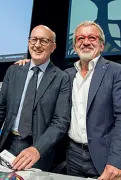  ??  ?? Governator­i Da sinistra, Stefano Bonaccini (Emilia Romagna) e Roberto Maroni (Lombardia)