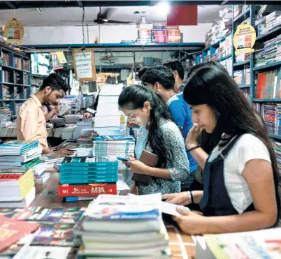  ??  ?? STUDENTS at a textbook store in New Delhi.