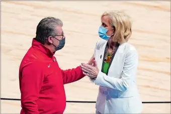  ?? ERIC GAY/AP PHOTO ?? UConn head coach Geno Auriemma and Baylor head coach Kim Mulkey talk before the start of Monday night’s NCAA Elite Eight game at the Alamodome in San Antonio.