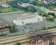  ??  ?? L’area
In bianco, l’edificio della nuova fiera di Treviglio, a sud della linea ferroviari­a MilanoVene­zia