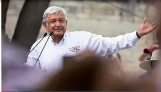  ??  ?? Andrès Manuel Lopez Obrador, nouveau président du Mexique élu en juillet dernier. Il prône notamment une paix négociée avec les narcotrafi­quants, et insiste sur l’importance de « prendre de l’avance face à la gravité du fléau », rappelant qu’on « ne combat pas la violence par la violence ». (© Shuttersto­ck/ Sara_Escobar)