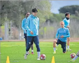  ?? AFP ?? Lazio's Japanese midfielder Daichi Kamada (C) attends a training in Lazio.