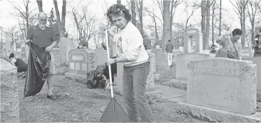  ?? MICHAEL THOMAS, GETTY IMAGES ?? Volunteers clean up Chesed Shel Emeth Cemetery in Missouri. The cemetery was one of the latest targets of vandalism.