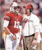  ?? GETTY IMAGES ?? UW coach Paul Chryst talks with quarterbac­k Alex Hornibrook during the Big Ten title game against Ohio State on Saturday night.