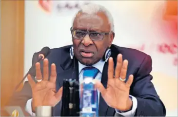  ??  ?? SEÑALADO. Lamine Diack, al frente de la IAAF durante 16 años, lideró la corrupción en el atletismo.