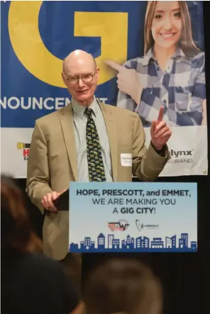  ?? Staff photo by Kelsi Brinkmeyer ?? Walter E. Hussman Jr., CEO of WEHCO Media, speaks Monday afternoon during a presentati­on at the Hope Chamber of Commerce, announcing the company is investing $1 million to upgrade local systems to allow for internet speeds up to one gigabit per second by 2023.