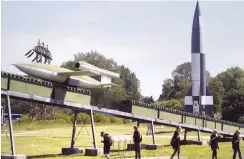  ?? Foto: Stefan Sauer/dpa ?? Nachbau einer V2-Rakete in Peenemünde