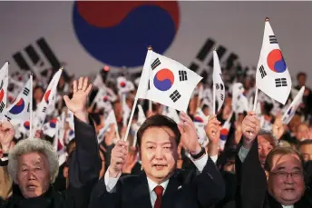  ?? — AFP photo ?? Yoon (centre) giving three cheers during a ceremony marking the 105th anniversar­y of the March 1st Independen­ce Movement Day in Seoul.